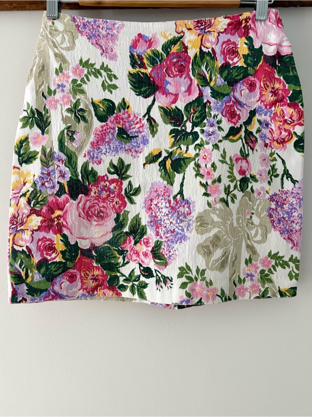 Avon Fashion—Vintage 1980s Rose Floral White Denim Mini Skirt (Made In USA)